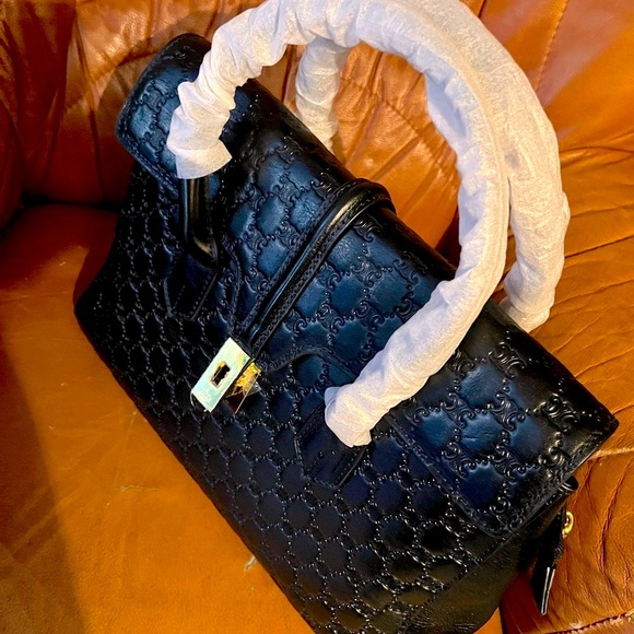 Black Quilted Leather Handbag - Picture 3 of 11